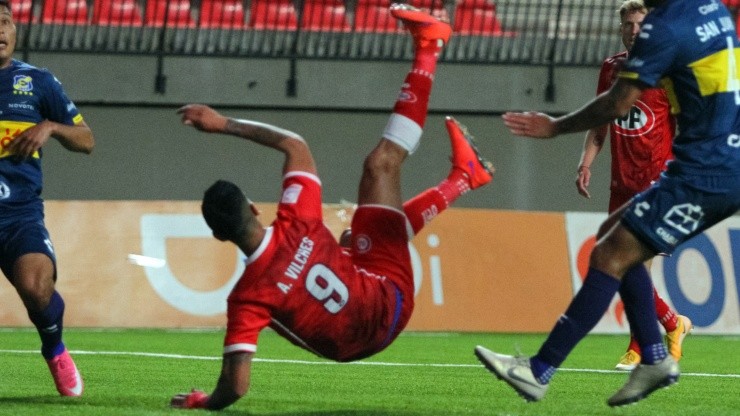 Andrés Vilches anotó el golazo del año para Unión La Calera ante Everton