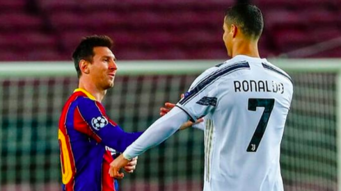 Cristiano y Messi se abrazaron con buena onda en el inicio del partido entre Barcelona y Juventus