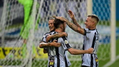Eduardo Vargas festeja con el Atlético Mineiro. El ariete suma minutos y buenas actuaciones bajo la batuta de Jorge Sampaoli