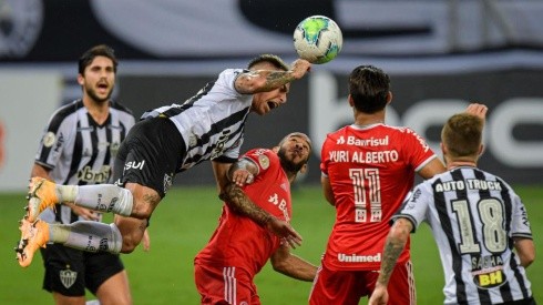 Eduardo Vargas y su equipo el Atletico Mineiro quieren seguir en la parte alta de la Tabla