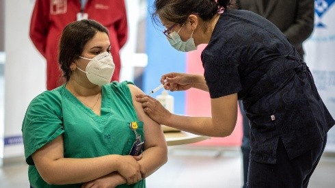 El 45% de los chilenos se vacunarían apenas se pueda