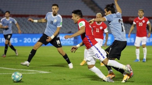 Nicolás Díaz enfrentando a Uruguay en el Centenario