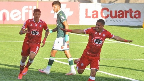 Triunfo de La Calera contra Santiago Wanderers con golazo de Esteban Valencia.