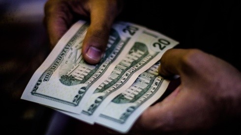 El dólar sigue a la baja en Chile