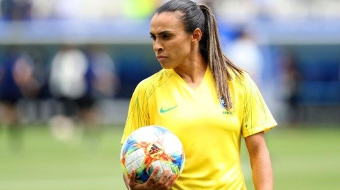 La delantera brasileña da un nuevo paso en su vida.