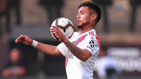 LIMA, PERU - NOVEMBER 23: Paulo Diaz #6 of River Plate controls the ball during the final match of Copa CONMEBOL Libertadores 2019 between Flamengo and River Plate at Estadio Monumental on November 23, 2019 in Lima, Peru. (Photo by Manuel Velasquez/Getty Images)-Not Released (NR)