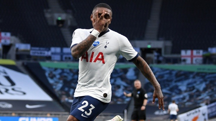 Steven Bergwijn celebra un gol