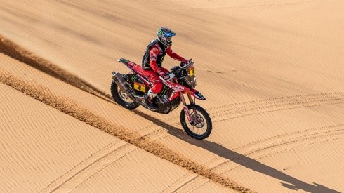 Nacho Cornejo cumple una destacada actuación a bordo de su Honda en el Rally Dakar
