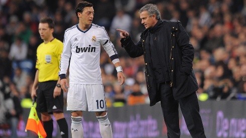 Mourinho junto a Özil en el Real Madrid