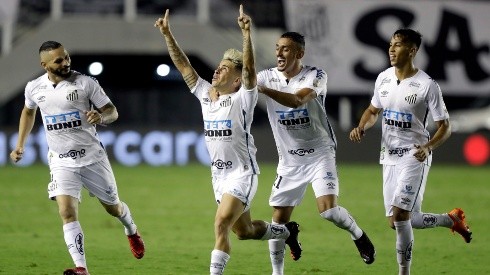 Soteldo, figura en Santos contra Boca Juniors en la semifinal de Copa Libertadores.