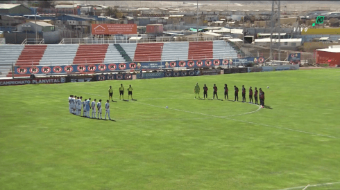 Cobresal y Antofagasta rindieron tributo al histórico entrenador argentino nacionalizado chileno.