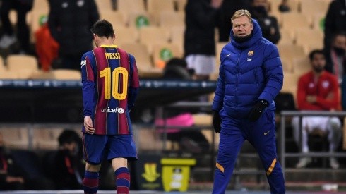 Leo Messi sale de la cancha tras ser expulsado frente al Athletic