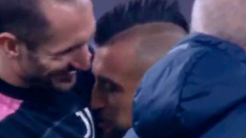 El beso de Vidal a la insignia de la Juventus que desató la polémica
