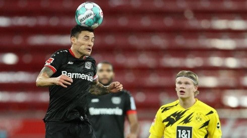El capitán Charles Aránguiz en el triunfo del Leverkusen contra Borussia Dortmund.