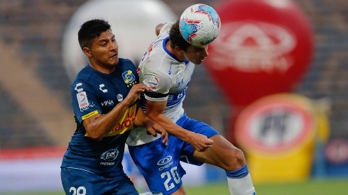Gonzalo Tapia en el empate 1-1 entre Universidad Católica y Everton por el Torneo Nacional.