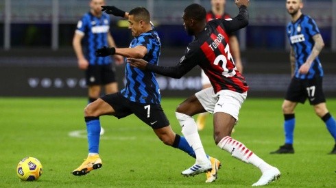 Alexis jugó un partidazo ante el AC Milan