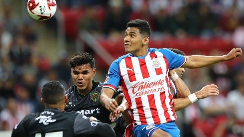 El chileno Pavez buscará ganarse la titularidad en México. Ya debutó frente a Tijuana desde la banca.