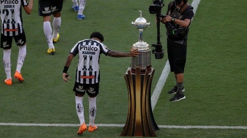 Marinho tocó la copa previo a la final de Libertadores