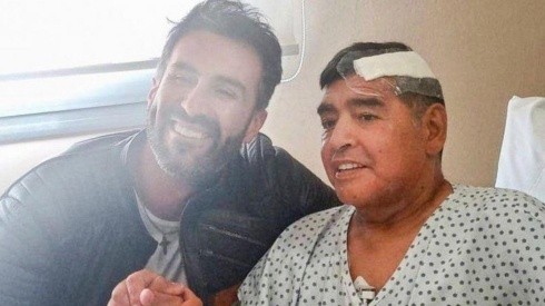 Leopoldo Luque con Diego Maradona después de la operación