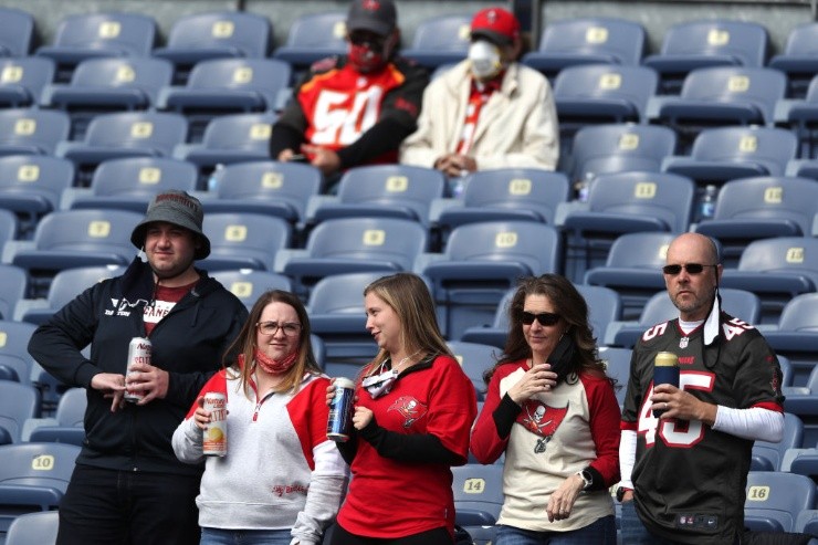 El consumo de cerveza ya es tradición durante el Super Bowl. (Foto: Getty)