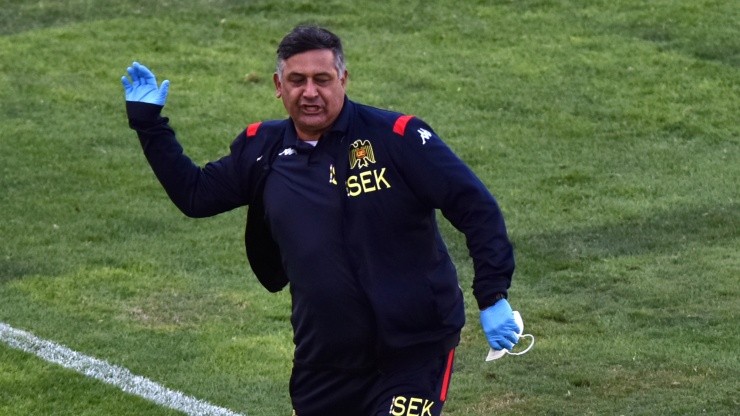 Ronald Fuentes tuvo una destacada actuación al mando de Unión Española, con la que se metió en puestos de Copa Libertadores en dos temporadas consecutivas. Foto: Agencia Uno