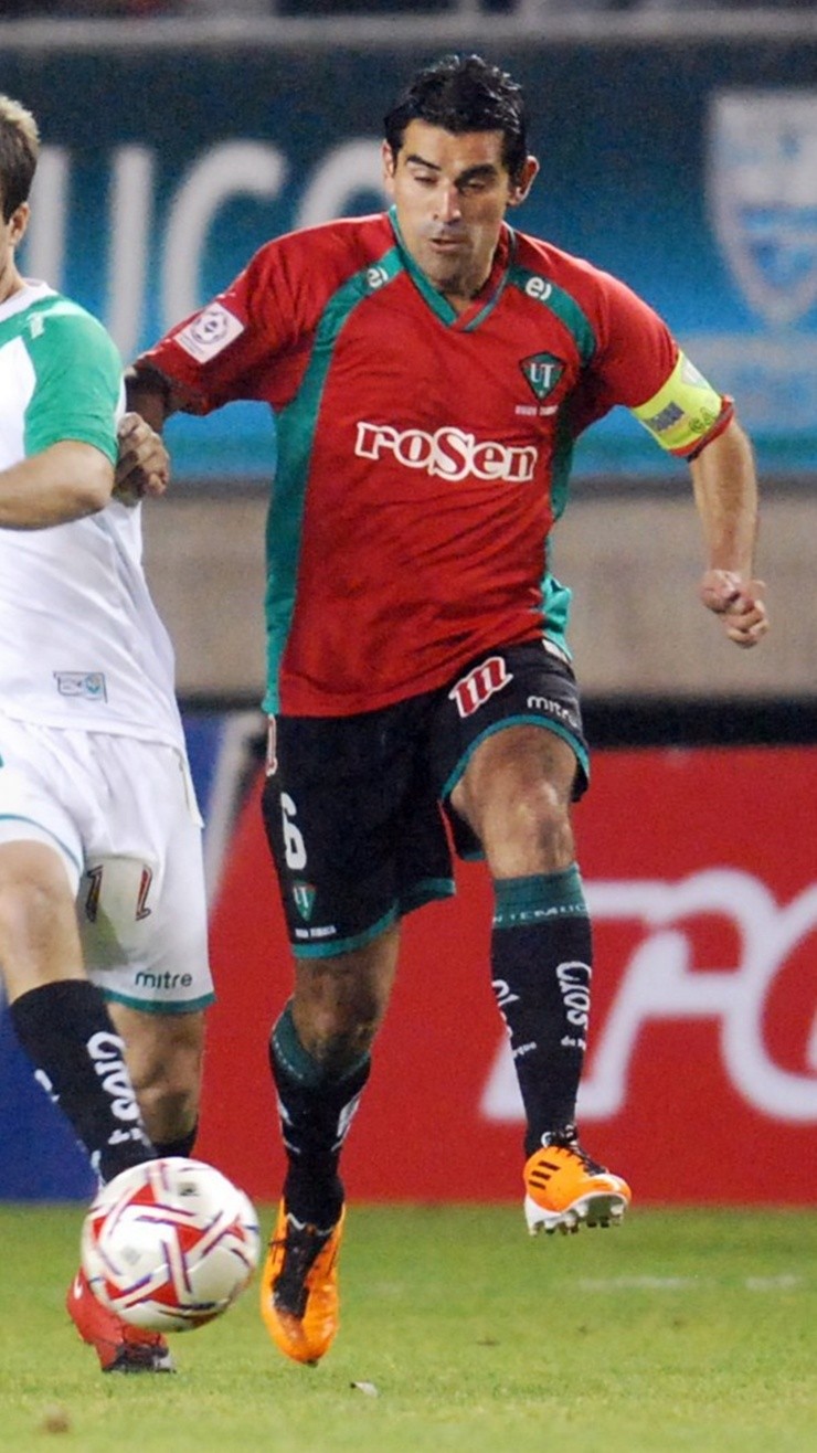 Mauricio Aros dejó el fútbol activo en 2012, con la camiseta de Unión Temuco. Foto: Agencia Uno