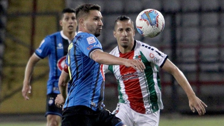 Huachipato derrotó por 1-0 a Palestino en un intenso juego disputado en Talcahuano. Foto: Agencia Uno