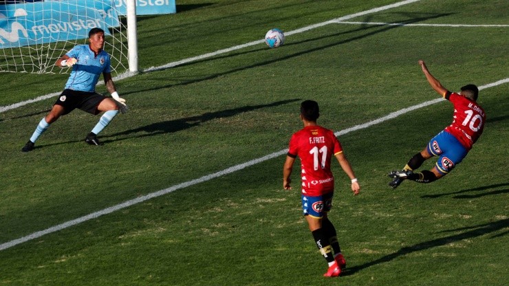 Unión Española será el primer equipo chileno que salga a la cancha en la próxima temporada del fútbol internacional. Foto: Agencia Uno