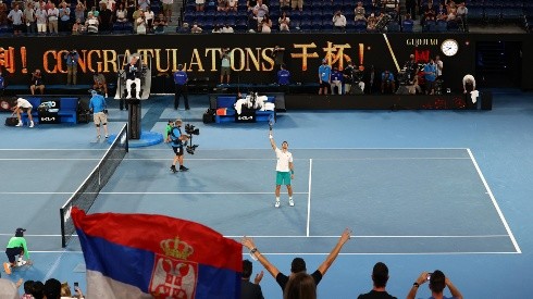 Djokovic celebra su triunfo ante Karatsev