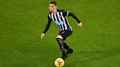 Almirón defendiendo la camiseta del Newcastle