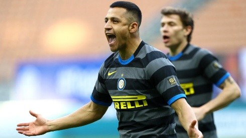 Alexis Sánchez es dupla de ataque con Lukaku en Inter frente al Parma.