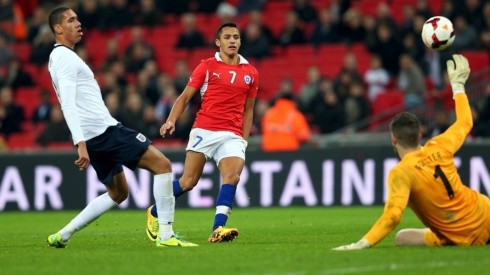 El día glorioso de Alexis Sánchez en Wembley, cuando marcó un doblete en la victoria de Chile sobre Inglaterra. La Generación Dorada tiene buenos números en Europa