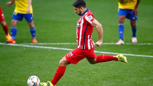Diego Forlán apunta al Barcelona por haberse desprendido de Luis Suárez
