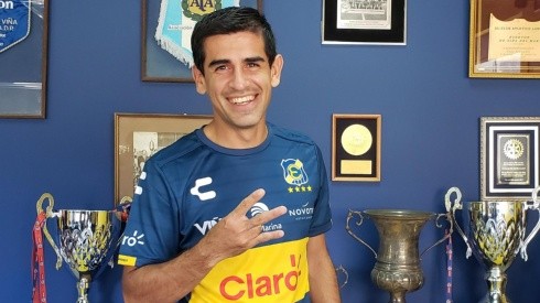 Julio Barroso con la camiseta de Everton.