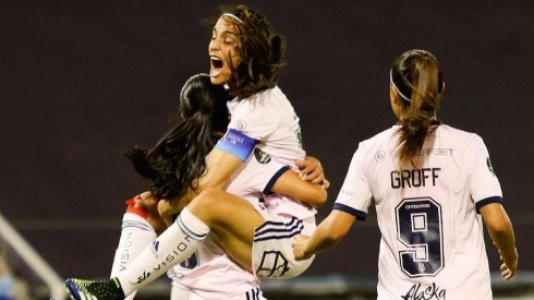 La U golea y clasifica por adelantado en Copa Libertadores Femenina con triplete de Daniela Zamora.