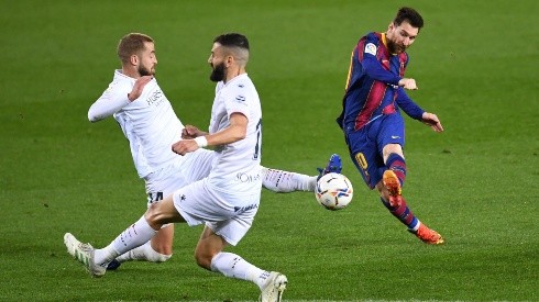 Lionel Messi se anotó con doblete en el triunfo de Barcelona por 4-1 sobre Huesca.