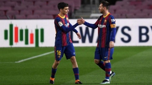 Pedri y Messi se saludan en partido frente al Athletic