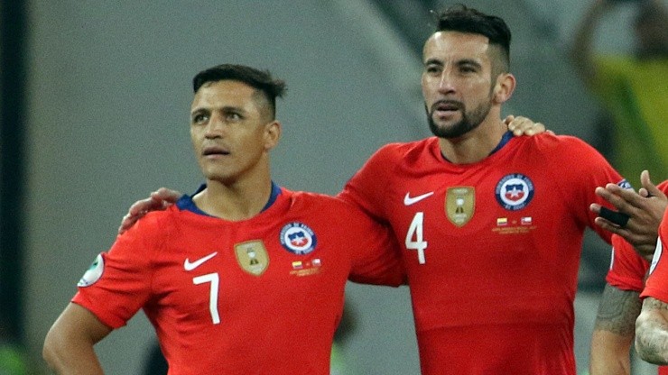 Alexis Sánchez y Mauricio Isla en la selección chilena