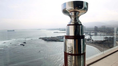 El trofeo de la Supercopa pesa 60 kilos: hoy lo levantan la UC o Colo Colo.