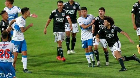 Maximiliano Falcón dio la nota negra al término del partido que Universidad Católica le ganó a Colo Colo por la Supercopa de Chile