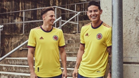 La nueva camiseta de la selección colombiana, con James Rodríguez como modelo.