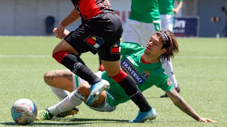 Joaquín Montecinos espera jugar con más regularidad para proyectarse a la selección chilena. Foto: Agencia Uno