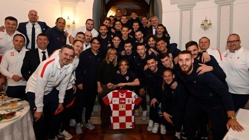 Luka Modric fue homenajeado por sus compañeros en Croacia.