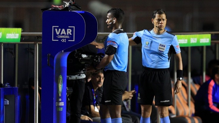 El VAR está en tela de juicio en el fútbol colombiano, después de un desperfecto que llegó en pésimo momento.