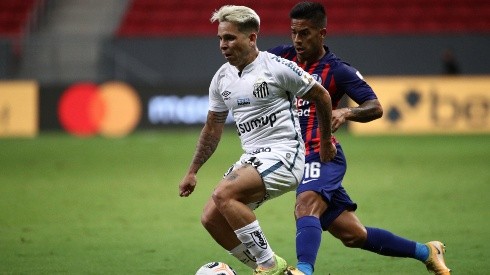 Soteldo y el Santos se meten en la fase de grupos de Copa Libertadores; San Lorenzo eliminado va a la Sudamericana.
