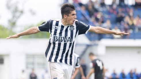 Favio Cabral tiene 19 años y es uno de los grandes goleadores vigentes de las divisiones menores del fútbol argentino