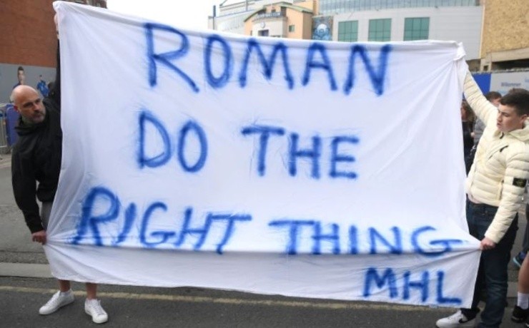 Protesta de hinchas del Chelsea en Stamford Bridge