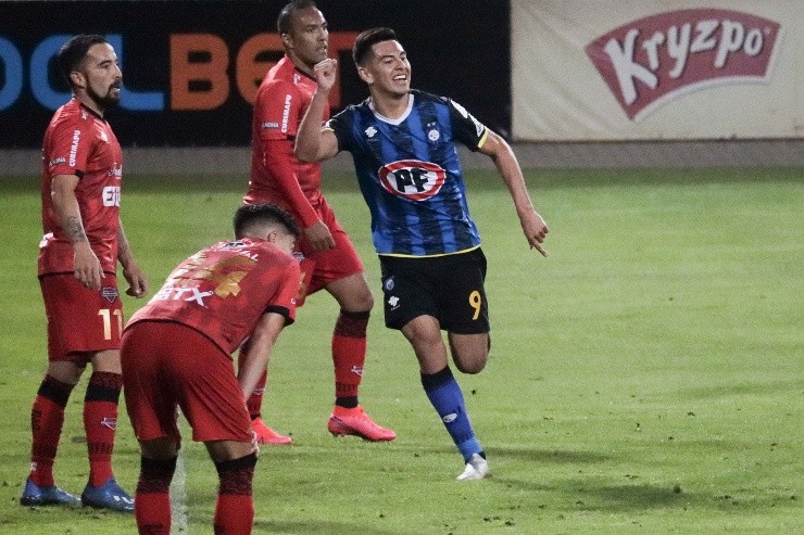 Dos goles ante Ñublense antes de comenzar de manera oficial su sueño en la fase de grupos de Copa Sudamericana. Maximiliano Rodríguez dice presente en esta votación. | Foto: Agencia Uno.