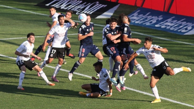 Colo Colo y Universidad de Chile en el Superclásico del fútbol chileno