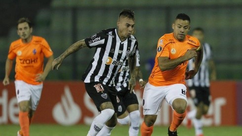 Edu Vargas y Atlético Mineiro criticados tras debut en Copa Libertadores.